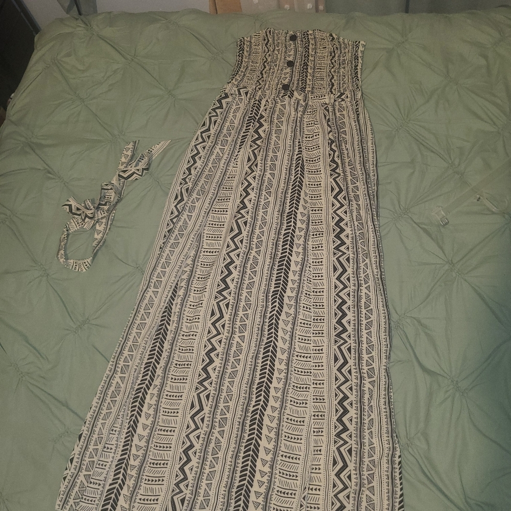 Dress - Picture 3 of 4